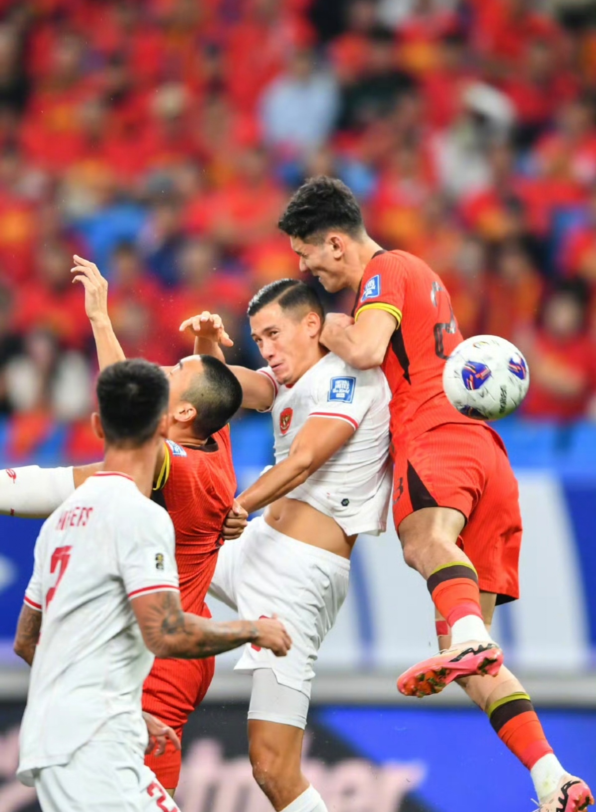 半岛体育app投注-关于精彩的足球比赛，现场观众尖叫不断的信息