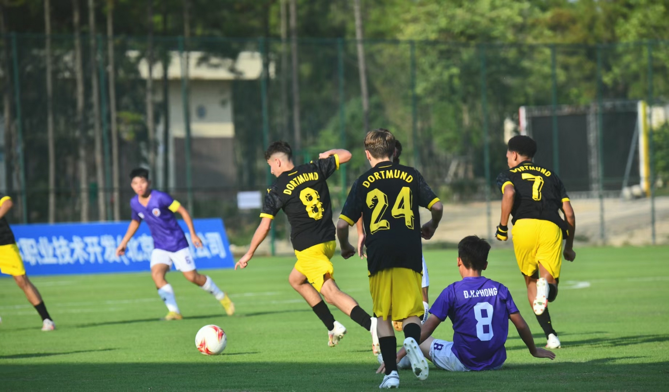 半岛体育入口-包含青训助威，多特蒙德新星崭露头角的词条