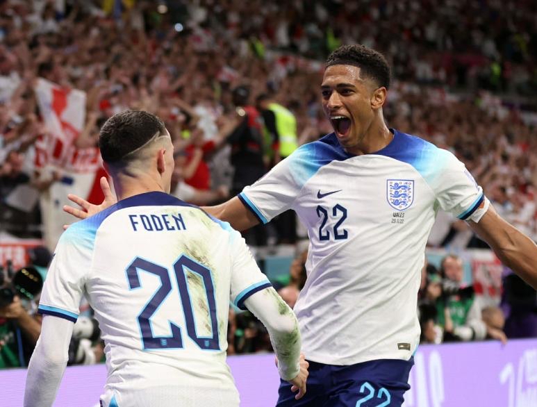 半岛体育官网首页-芬兰队全取三分，晋级十六强