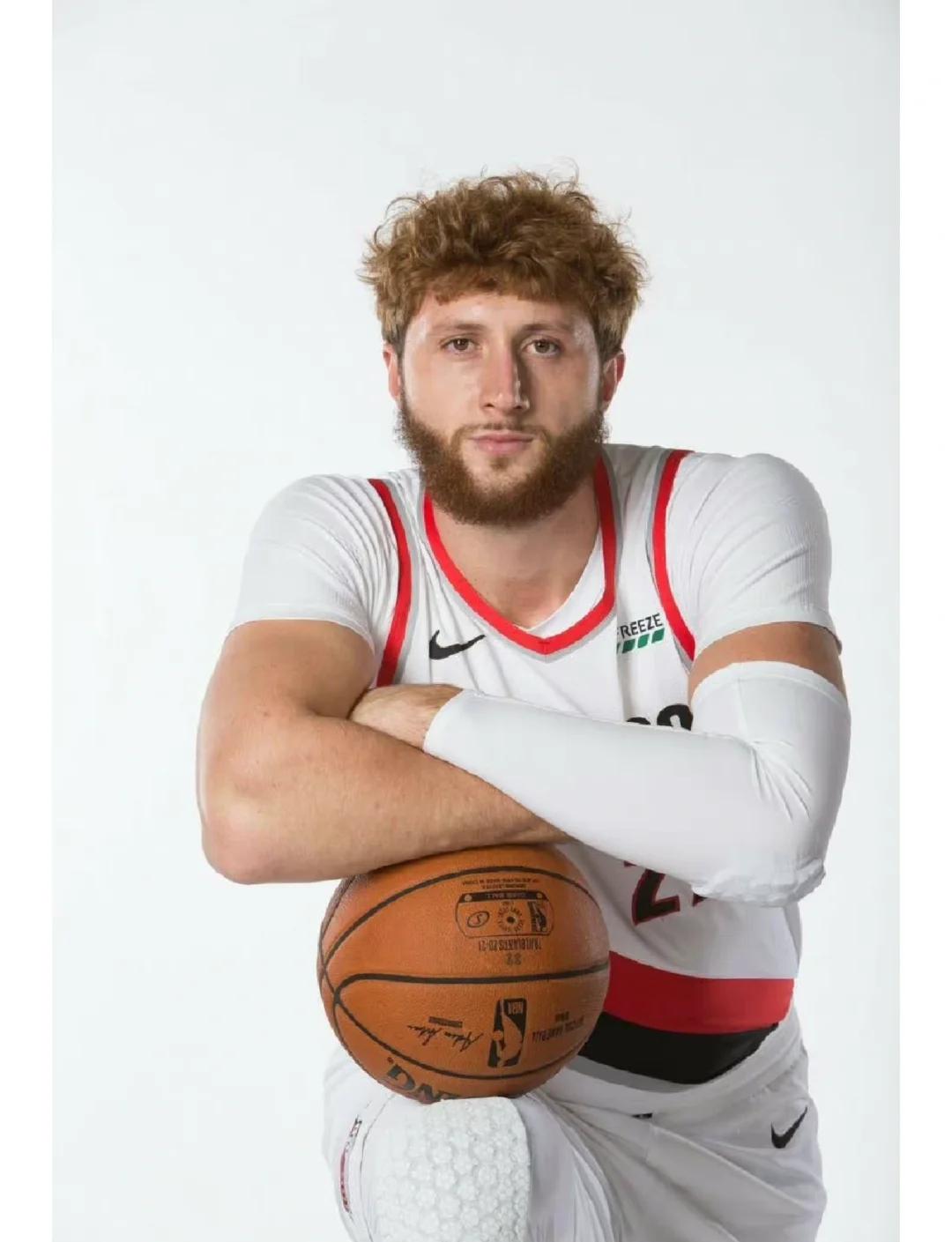 半岛体育在线官网-包含开拓者惨遭逆转，球队心态堪忧的词条