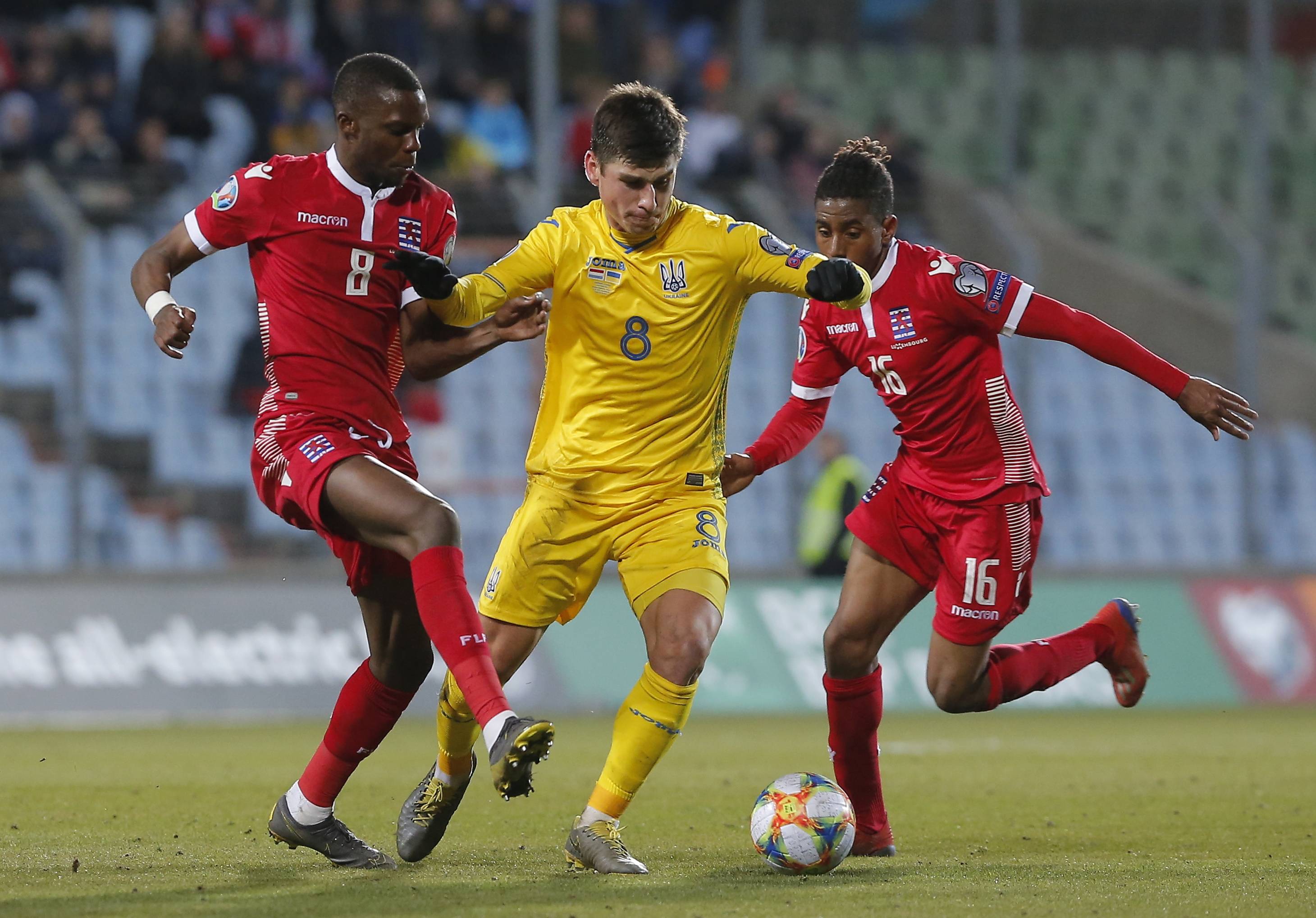 半岛app下载体育-贝尔纳拉米侧身抽射被门将挡出，可惜无功而返的简单介绍