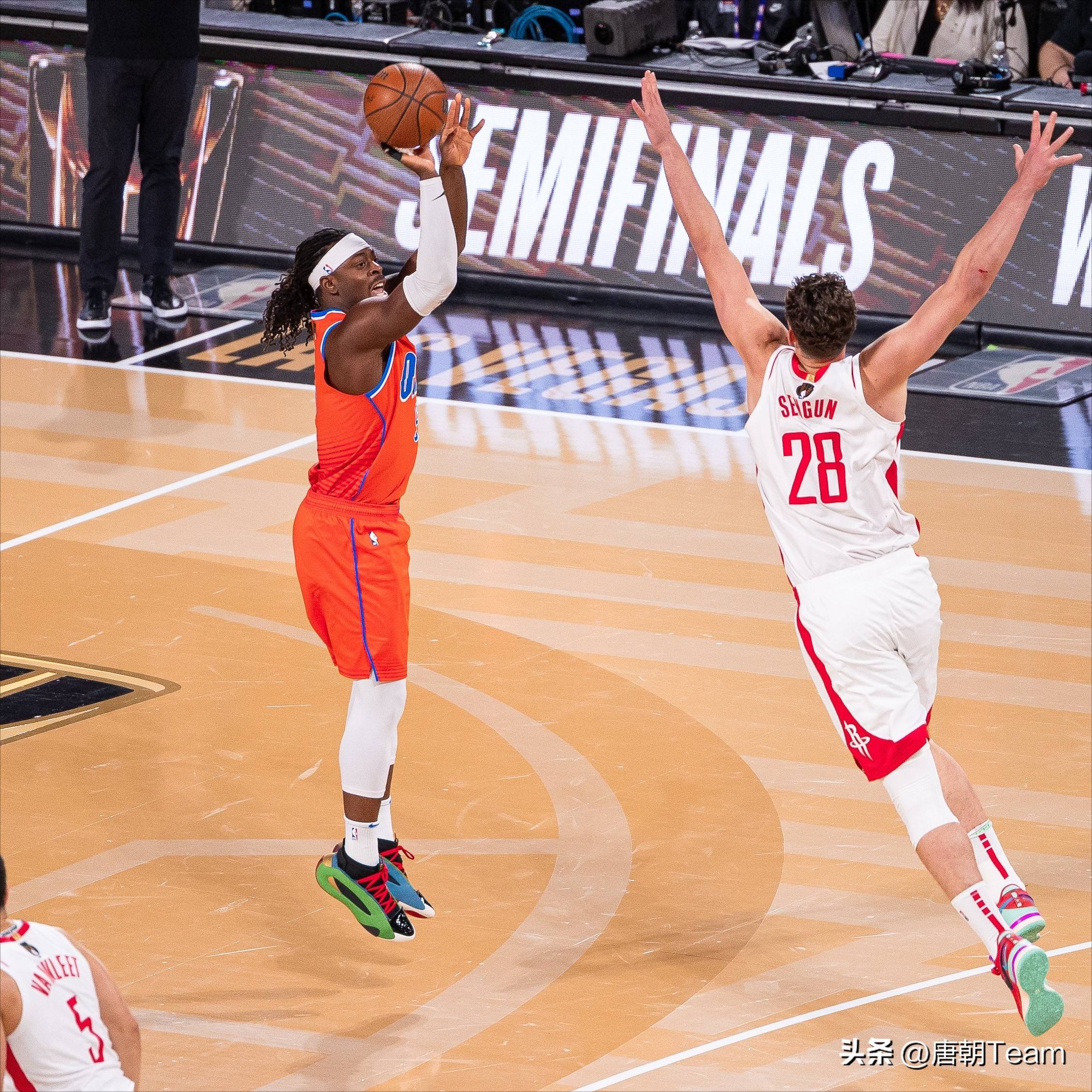 半岛体育官方网站-火箭客场击败鹈鹕，石场狂发三分