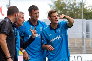 半岛官网登录入口-球场上的激情澎湃，球迷情绪高涨，球场上的激情作文